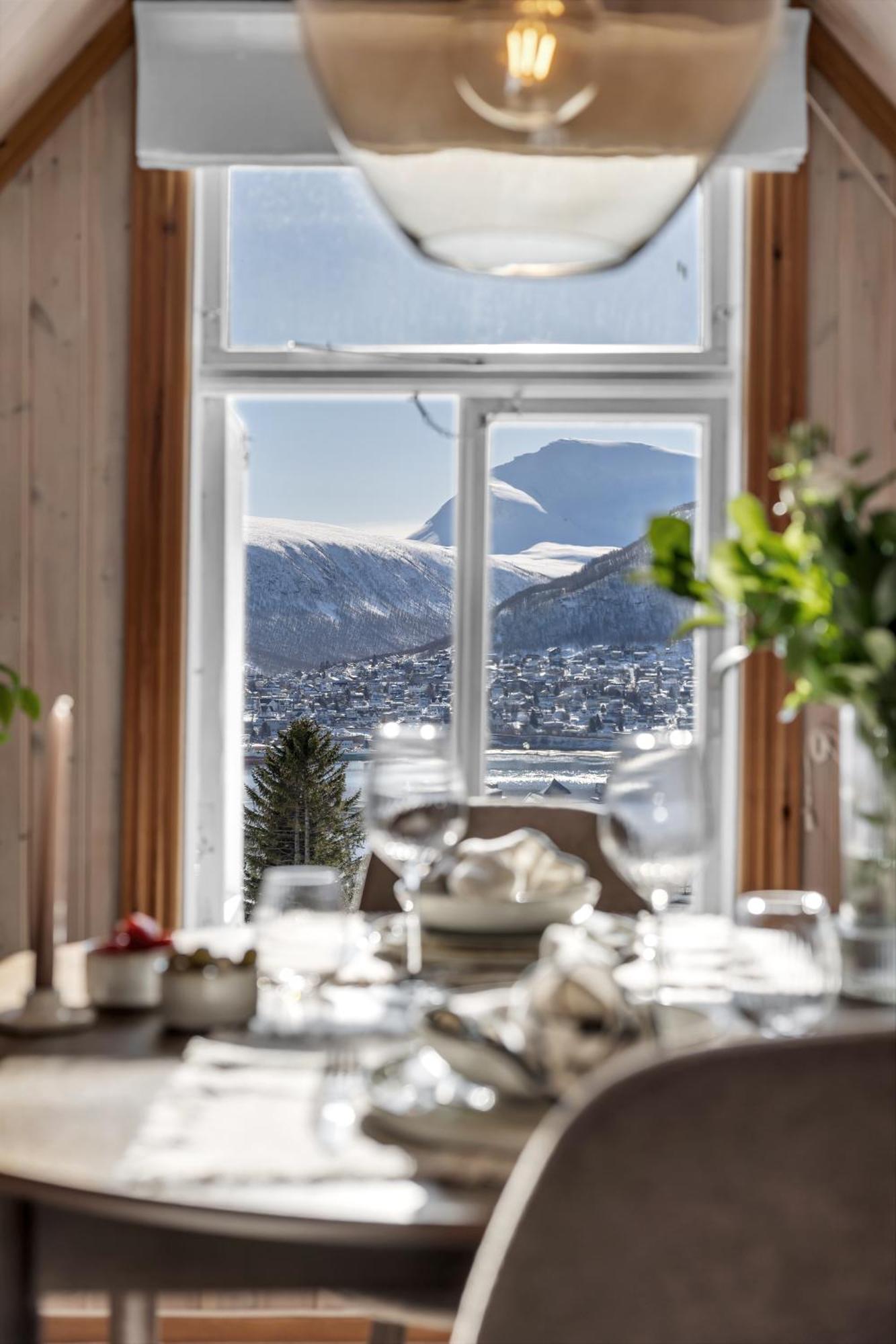Cozy Central Loft Apartment With Amazing View Tromso Bagian luar foto